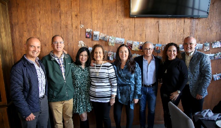  Héctor Navarro, Salvador Aldrett, Martha Aldrett, Martha Lee, Claudia Álvarez, Jorge Aldrett, Aída Blanco y Erasto Aldrett.