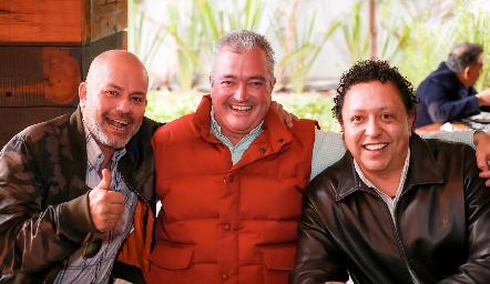  Gregorio Macías, Juan Hernández y Richo Delgado.