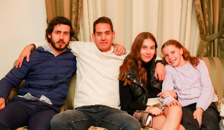  Gabriel, Ricardo Torres, Marijó Abella y Daniela Torre.