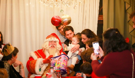  Tomándose la foto con Santa.