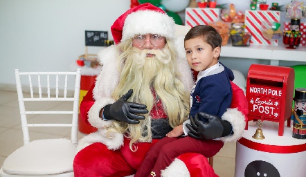  Tomándose la foto con Santa.