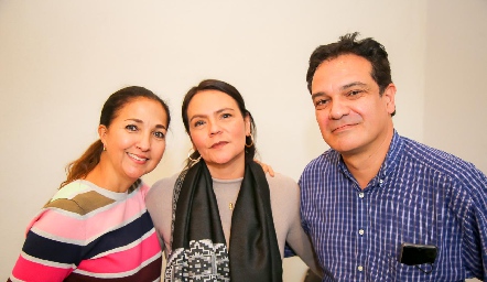  Nereida Anaya, Érica Shi y Fernando Barragán.