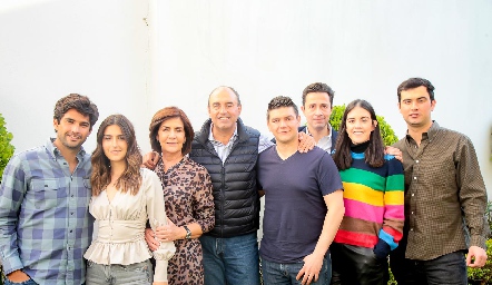  Familia Pérez Mendizábal, José Luis, Isa, Coco, Calolo, Fernando, Alejandro, Daniela y Mauricio.