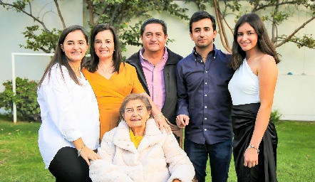  Chata Espinosa con la familia del Valle Pérez.
