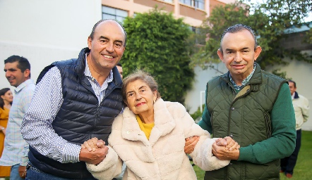  Fernando Pérez, María del Carmen Espinosa y Alejandro Pérez.