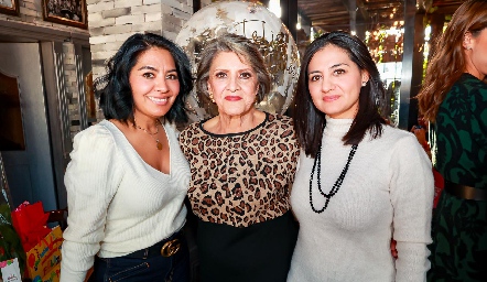  Jessica Torres, Guadalupe Gutiérrez y Daniela Torres.