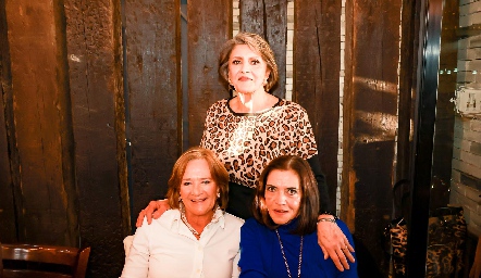  Maru Meade, Guadalupe Gutiérrez y Virginia Gutiérrez.