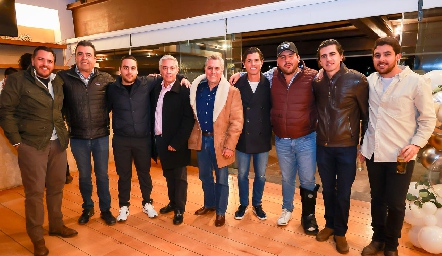  Andrés de los Santos, Javier Gómez, Eduardo Serrano, Gerardo Serrano, Raúl Serrano, Gerardo Serrano, Emilio Gómez, Memo Gómez y Max Gómez .
