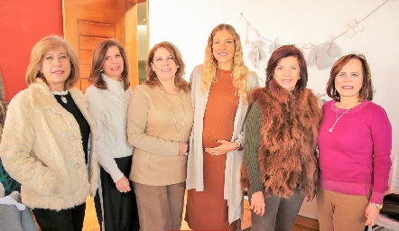  Beatriz, Ana, Benilde, Bety, Bertha y Nena Díaz Infante.