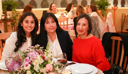  Martha Azcárate, Leticia Ruiz y Ana Castillo.