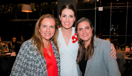  Patricia del Bosque con sus hijas Paulet y Danitza Lozano.