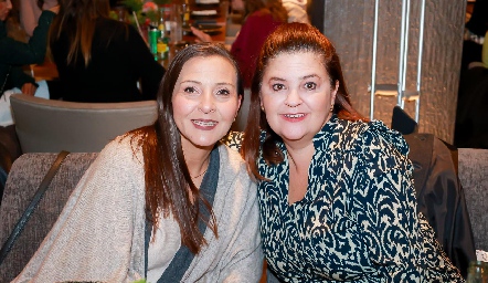  Reyna Pérez Lozano y Margaret Lozano.