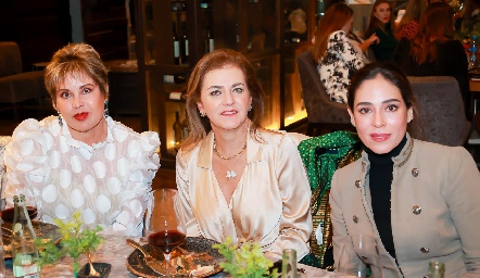 María Luisa Otero, Adriana Carrera y Maribel Lozano.