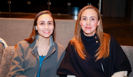  Sofía Hernández y Giselle Báez.