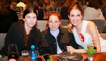  Mariana Palazuelos, Fernanda Candía y Paulet Lozano.