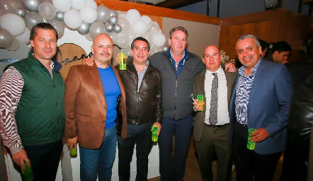  Carlos Heinze con sus amigos.