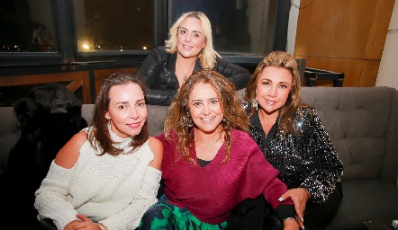  Susana Shus, Ana Rosa Guerra, Paty Lara y Claudia García.