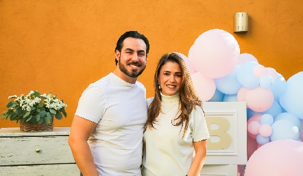  Gerardo Chevaile y María José Hernández serán papás de una niña.