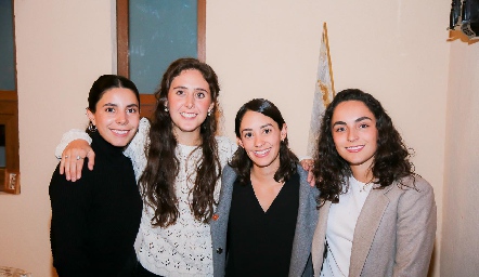  Ilse Lázaro, Valeria Villarreal, Paola Díaz y María Bravo.