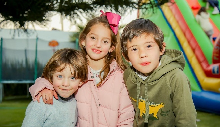  Santiago Zamanillo, María Inés Zamanillo y José Ma.