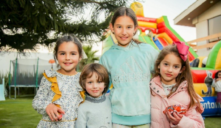  Paula Labastida, Santiago Zamanillo, Alexa y María Inés Zamanillo.