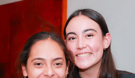  Lucero Robledo y Regina González.