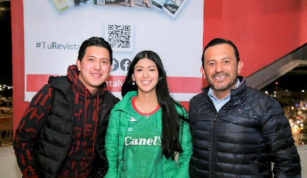  Manuel, Valentina y Salvador González.