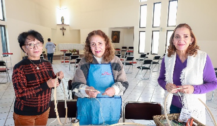  Aida de Blanco, Martha Acevedo y Mónica Alcalde.