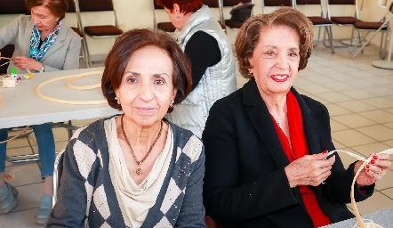  Leticia Martínez y Martha Abaroa.