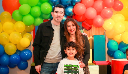  Héctor Avilés, Denisse Porras y Héctor.