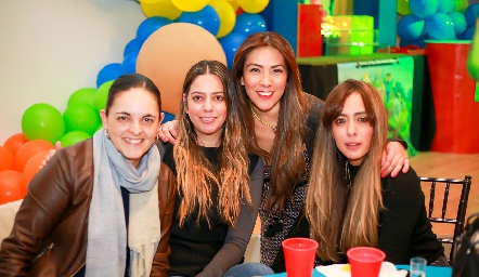  Andriana Rodríguez, Tatiana Pérez, Denisse y Alaide Porras.