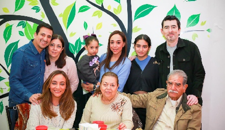  Familia Avilés.