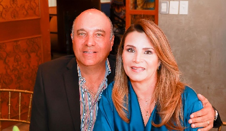  Roberto Alcalde y Bertha Barragán.