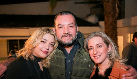  Jade Leija, Gabriel Navarro y Carla Castro.