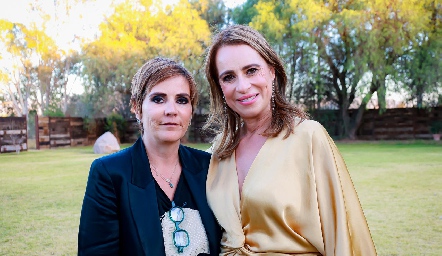  Claudia Hinojosa y Meritchell Galarza.