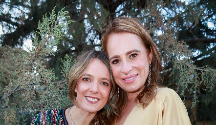  Priscila González y Meritchell Galarza.