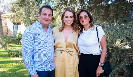  Adrian Luna, Meritchell Galarza y Karla Velasco.