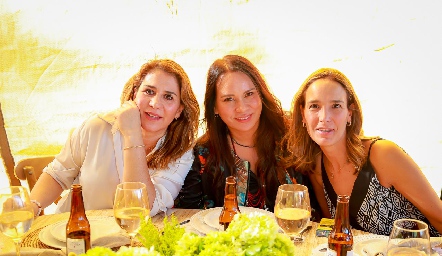  Raquel Morales, Kelly Montelongo y Liliana Martí.