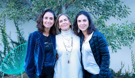  Maru Borbolla con sus hijas Anel y Pelusa Ávila.