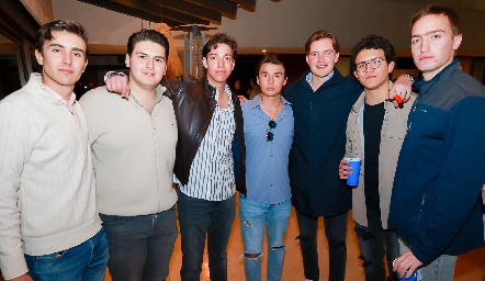  Juan Pablo Dip con sus amigos.