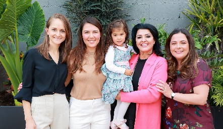  Ivonne Guajardo, Diana Villanueva, María Romo, Diana Reyes de Romo y Susana Lozano.