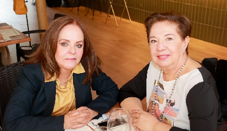  Marisela Ochoa de Zermeño y Conchita Vega.
