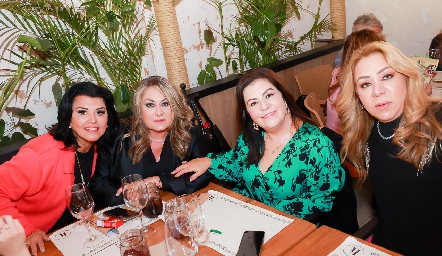  Diana Reyes de Romo, Carla Serna, Begoña Cuanda y Claudia Hermosillo.