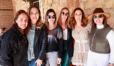  Lety Aguilar, Pily Allende, Montse Cortés, Maru Muñiz, Pily Martínez y Maga Nieto.