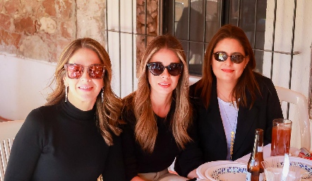  Gaby Lara, Patricia González y Rocío Ortuño.