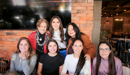  Lili Medina con la familia Del Valle.