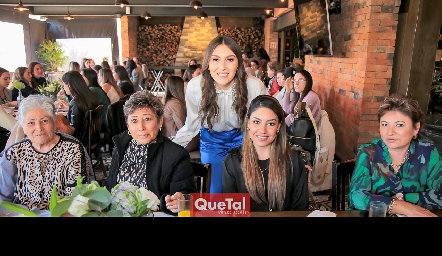  Guadalupe y Araceli Aguilar, Lili Medina, Vero Mitre y Verónica Aguilar.