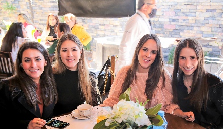  Ana Victoria Álvarez, Alejandra Puente, Claudia Antunes y Valeria Zúñiga.