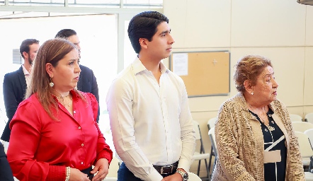  Sofía, Miguel y Lila Carrillo.