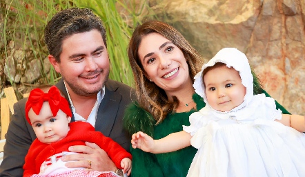  Héctor e Isabella Gordoa, Andrea Lorca y Carola.